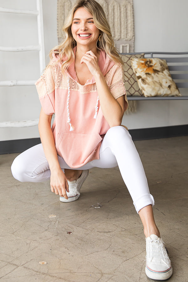 WASHED CONTRAST YOKE HOODED SHORT SLEEVE TOP