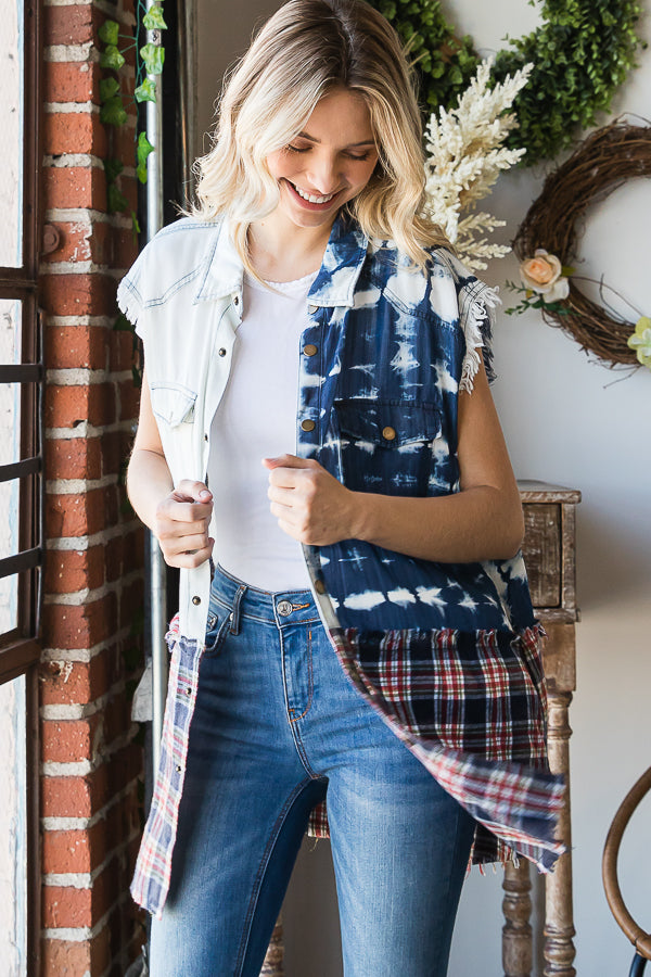WASHED PLAID MIX FRONT POCKETS SLEEVELESS SHIRT