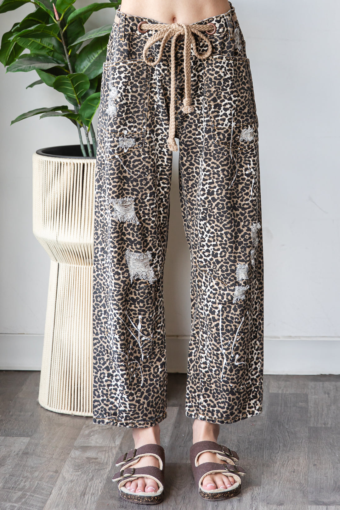 WASHED DISTRESSED CAMOUFLAGE PANTS