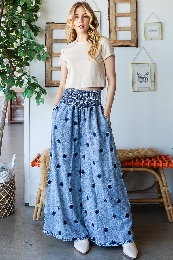 WASHED EMBROIDERED PANTS