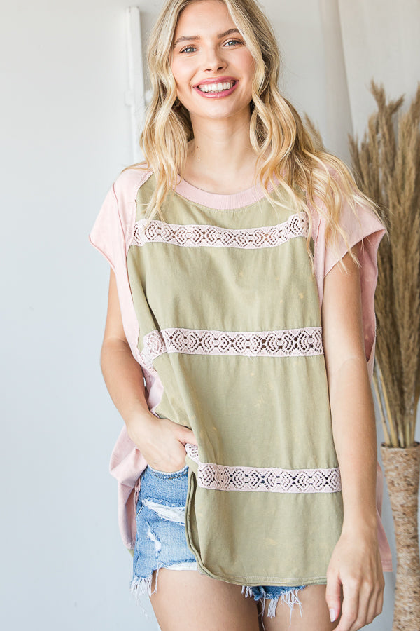 WASHED COLORBLOCK LACE TRIM MUSCLE TEE
