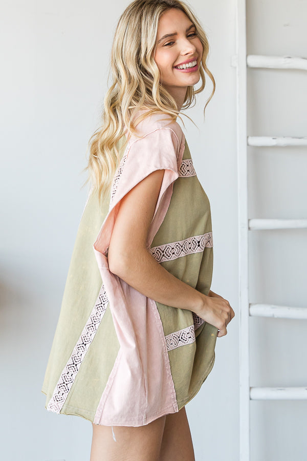 WASHED COLORBLOCK LACE TRIM MUSCLE TEE