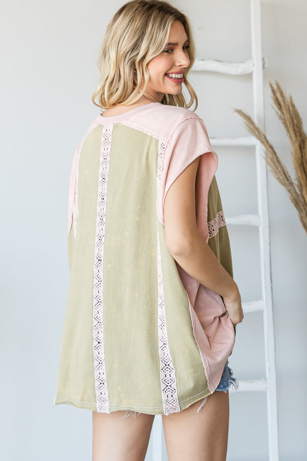 WASHED COLORBLOCK LACE TRIM MUSCLE TEE