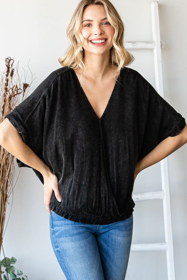 MINERAL WASHED V NECK SMOCKED HEM OVERLAP TOP