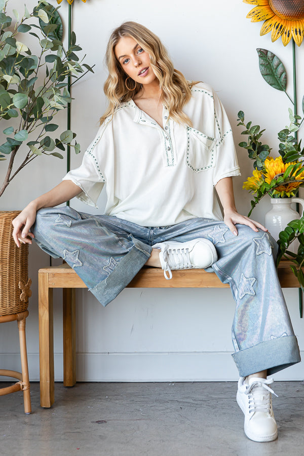 CONTRAST COLOR THREAD DETAIL HENLEY NECK KNIT TEE