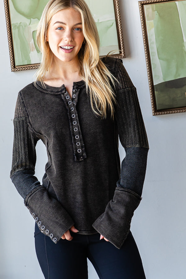 WASHED TEXTURED CONTRAST SNAP BUTTON CUFFS TOP