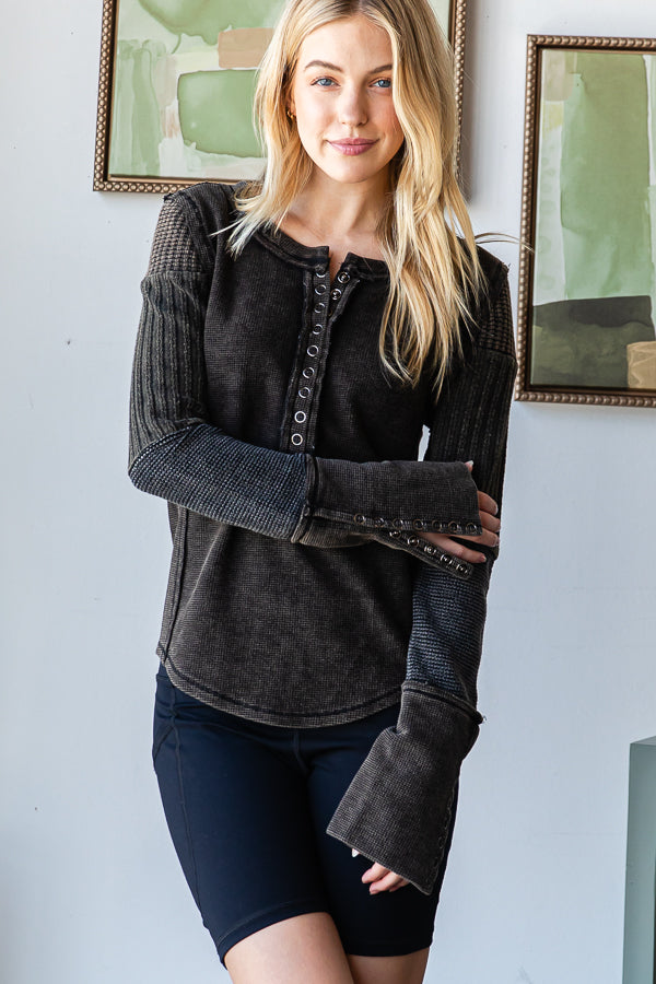 WASHED TEXTURED CONTRAST SNAP BUTTON CUFFS TOP