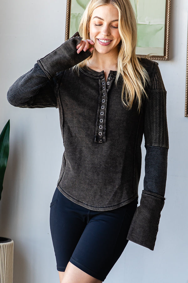 WASHED TEXTURED CONTRAST SNAP BUTTON CUFFS TOP