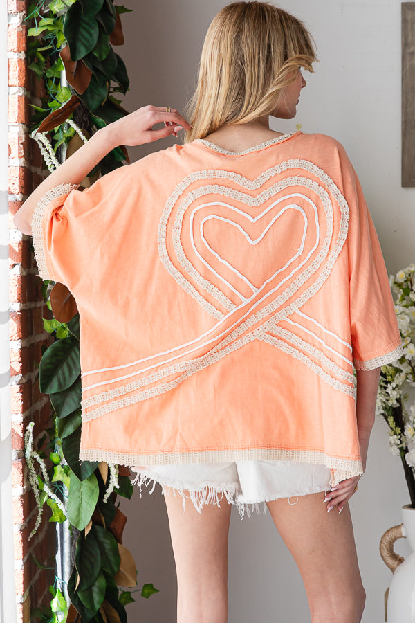 WASHED CONNECTIVE HEARTS V NECK TOP