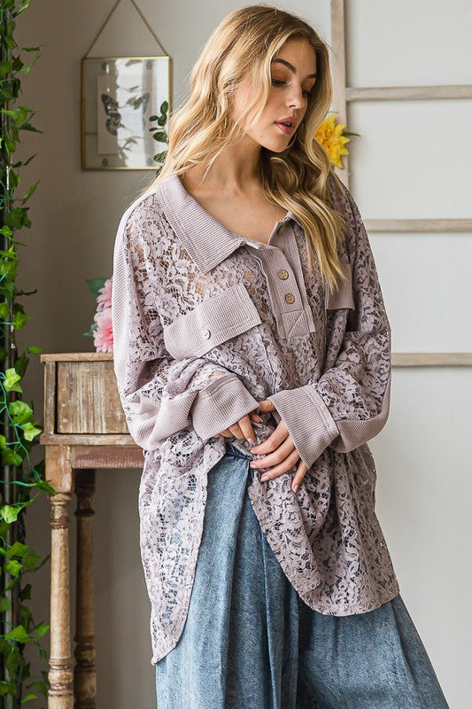 WASHED COLLAR BUTTON NECK MIX MEDIA LACE TOP