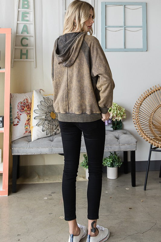 WASHED HOODED RAGLAN LONG SLEEVE PULLOVER TOP