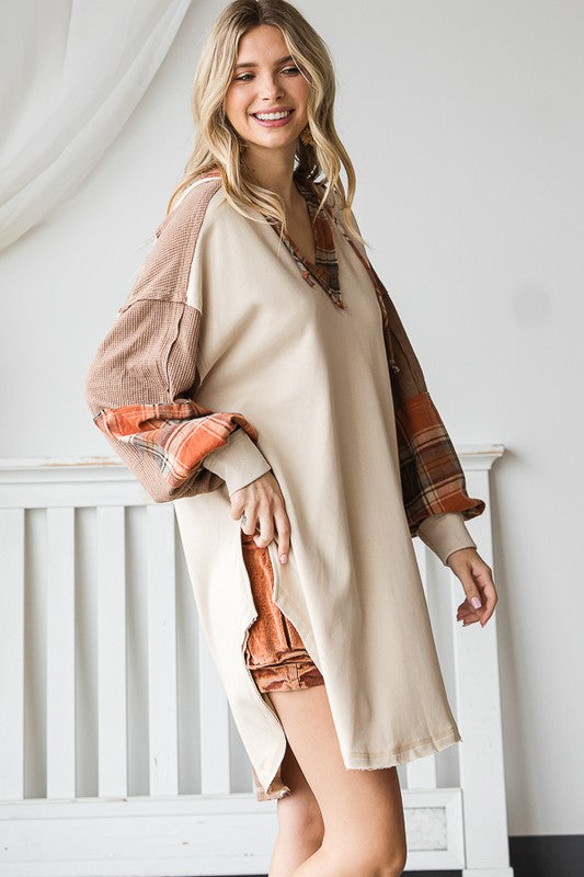 PLAID CONTRAST HOODED FRENCH TERRY TUNIC TOP