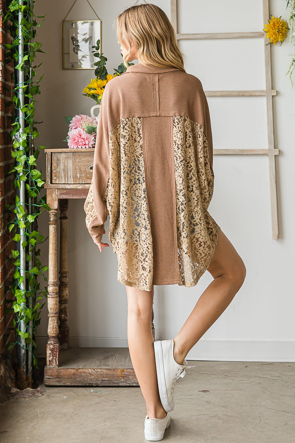 WASHED COLLAR BUTTON NECK MIX MEDIA LACE TOP