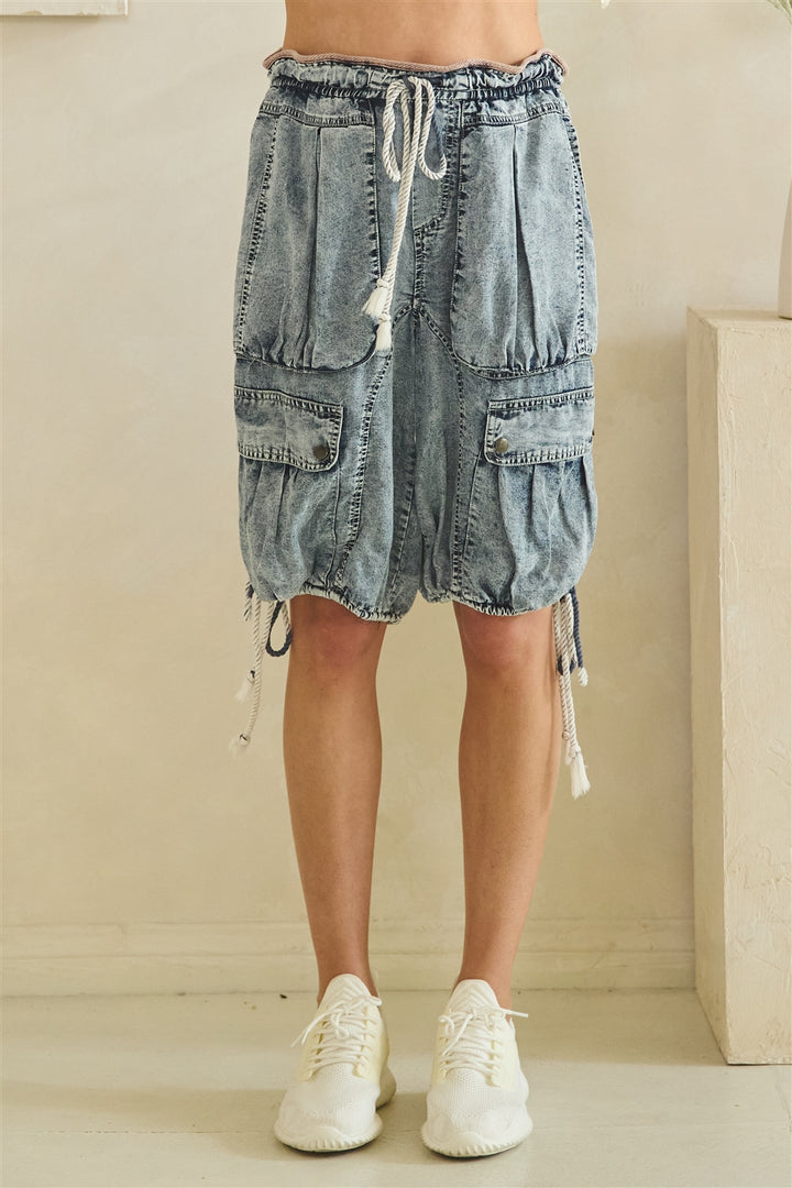 MULTI POCKET MID-RISE CARGO SHORTS
