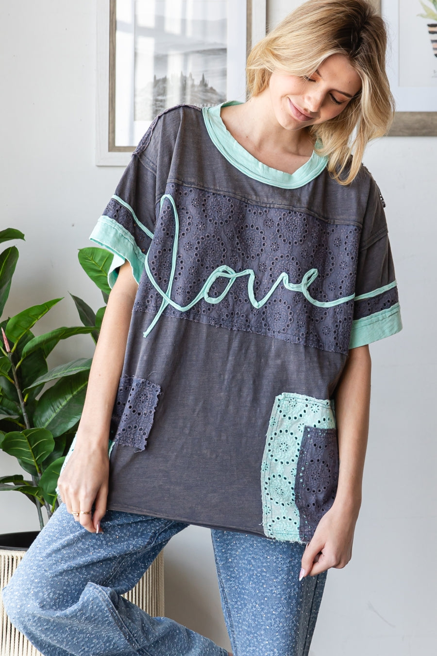 WASHED EYELET COLORBLOCK LOVE TEE SHIRT