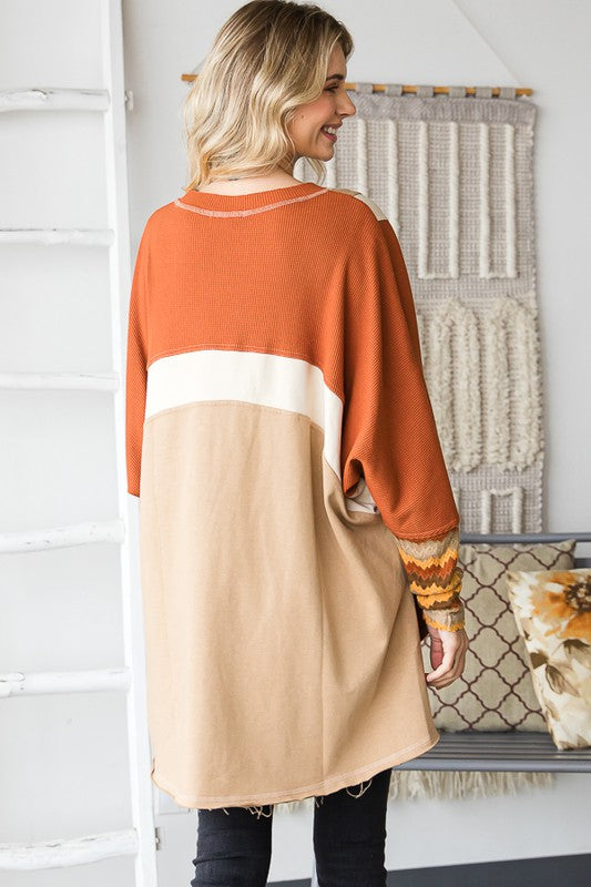 WASHED COLORBLOCK HILOW HEM PULLOVER TOP