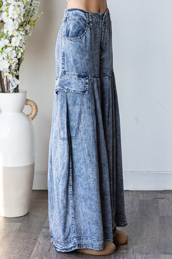 PLEATED DETAIL  WIDE LEG TENCEL PANTS