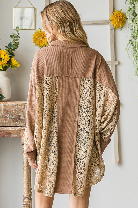 WASHED COLLAR BUTTON NECK MIX MEDIA LACE TOP