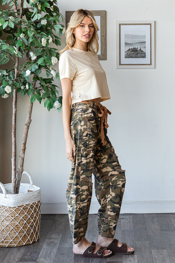 WASHED DISTRESSED CAMOUFLAGE PANTS