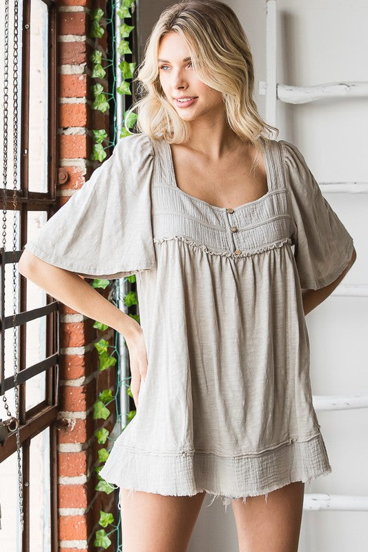 MINERAL WASHED BALLON SLEEVE BABYDOLL TOP