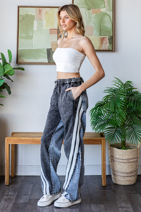 TWO TONE WASHED CONTRAST OVERSIZED DENIM JEANS