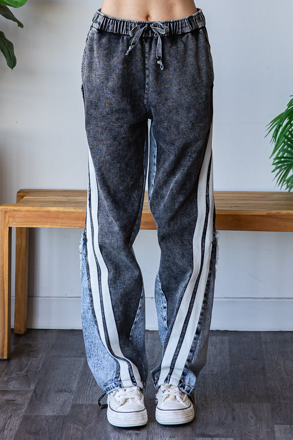 TWO TONE WASHED CONTRAST OVERSIZED DENIM JEANS