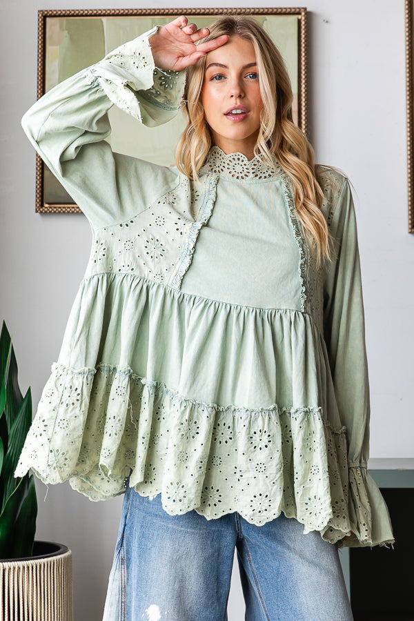 WASHED EYELET CONTRAST TIERED RUFFLE FLOWY HEM TOP