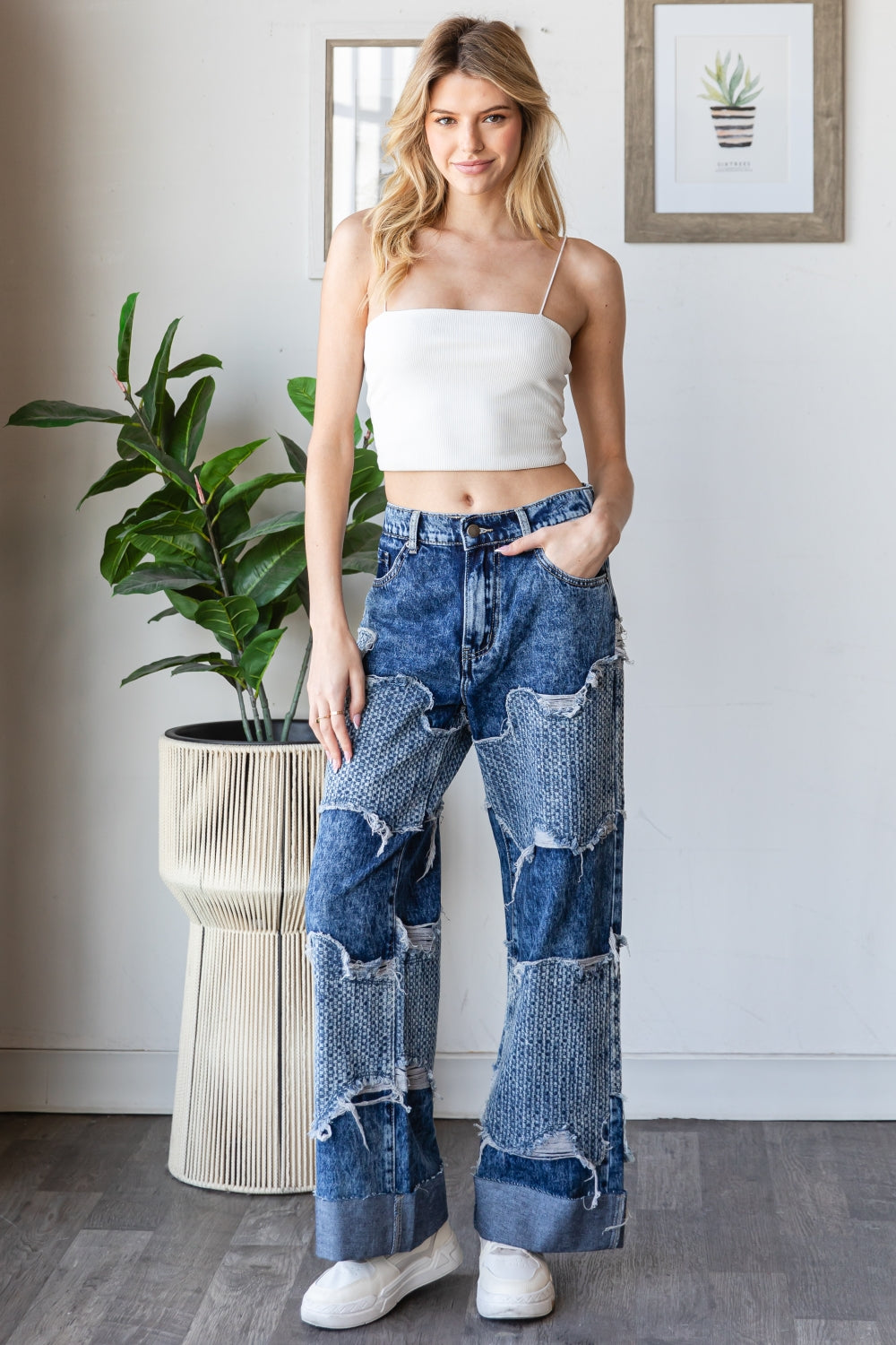 WASHED DISTRESSED DETAIL DENIM JEANS