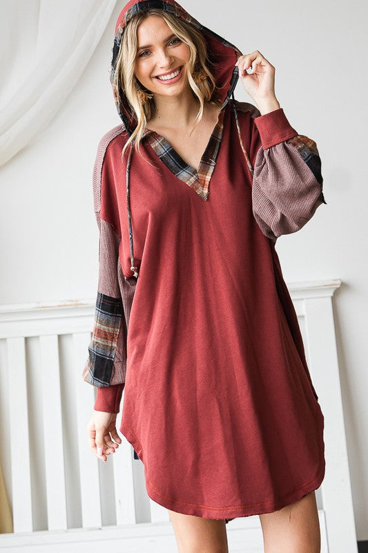 PLAID CONTRAST HOODED FRENCH TERRY TUNIC TOP