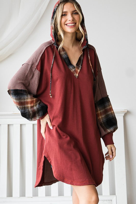 PLAID CONTRAST HOODED FRENCH TERRY TUNIC TOP