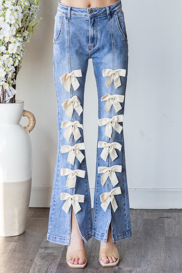 RIBBON DETAILED HIGH WAIST FLARE STRETCHY JEANS