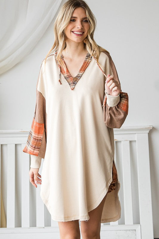 PLAID CONTRAST HOODED FRENCH TERRY TUNIC TOP