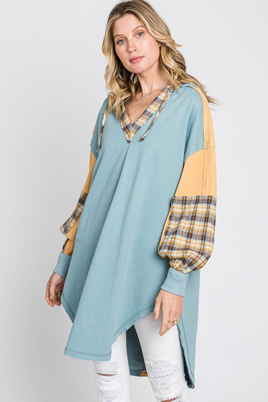 PLAID CONTRAST HOODED FRENCH TERRY TUNIC TOP