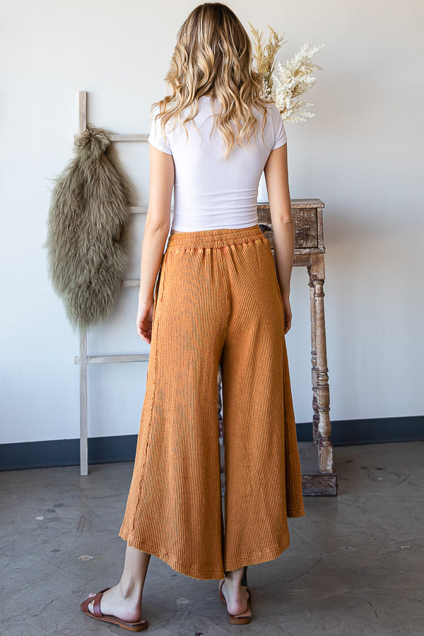 ELASTIC WAIST BAND CROPPED PANTS