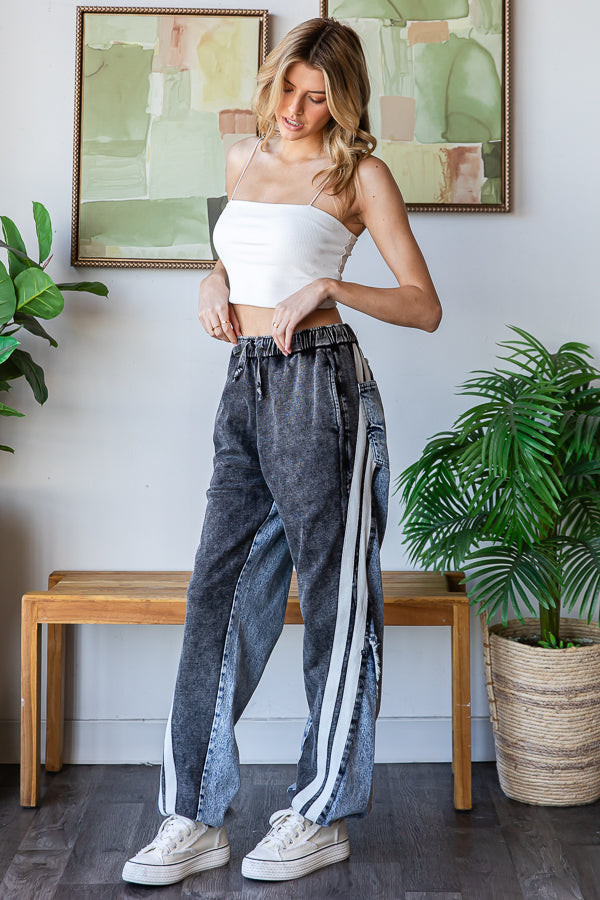 TWO TONE WASHED CONTRAST OVERSIZED DENIM JEANS