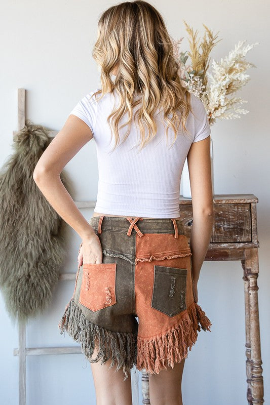 MINERAL WASHED FRAYED HEM SHORTS