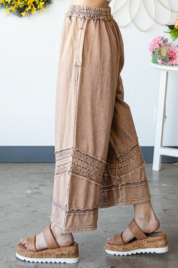 ELASTIC WAIST WIDE LEG PLEATED PANTS