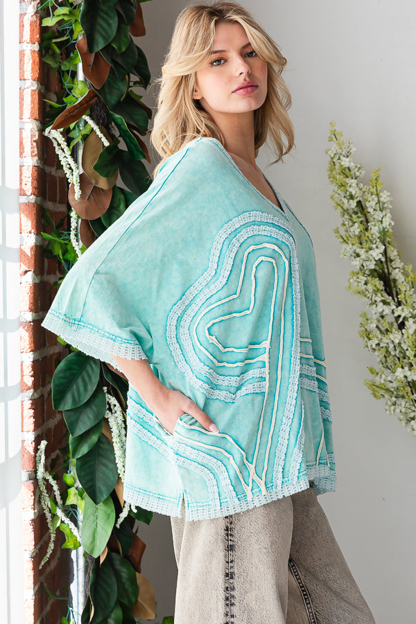 WASHED CONNECTIVE HEARTS V NECK TOP