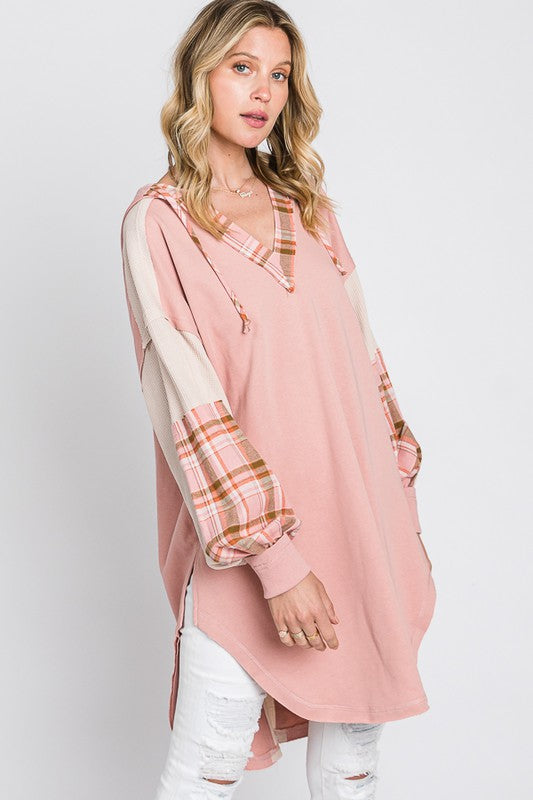 PLAID CONTRAST HOODED FRENCH TERRY TUNIC TOP