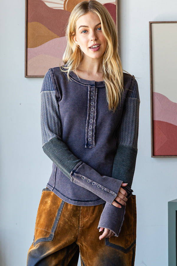 WASHED TEXTURED CONTRAST SNAP BUTTON CUFFS TOP