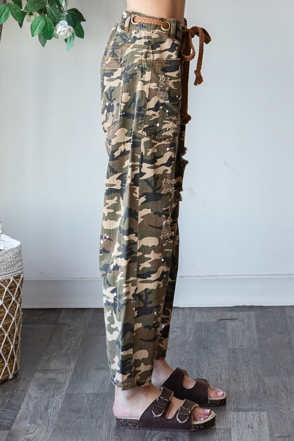 WASHED DISTRESSED CAMOUFLAGE PANTS