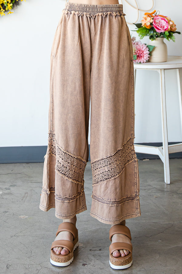 ELASTIC WAIST WIDE LEG PLEATED PANTS