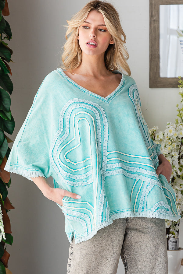 WASHED CONNECTIVE HEARTS V NECK TOP