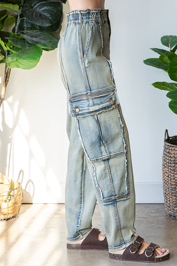 WASHED STRETCH CARGO DENIM JEANS