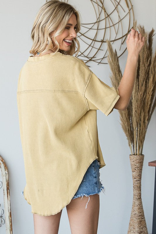 MINERAL WASHED V NECK SHORT SLEEVE KNIT TOP