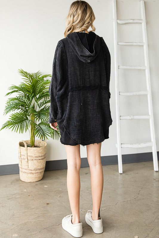 MINIERAL WASHED LAYERED HEM HOODED GAUZE SHIRT