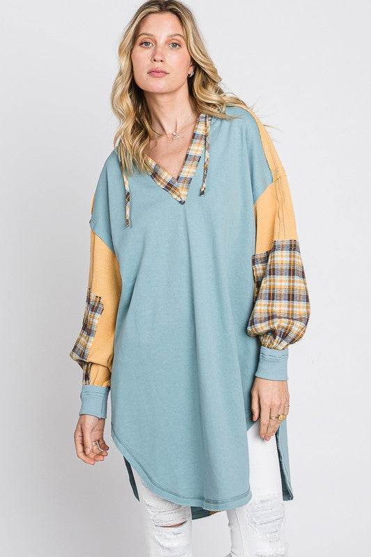 PLAID CONTRAST HOODED FRENCH TERRY TUNIC TOP