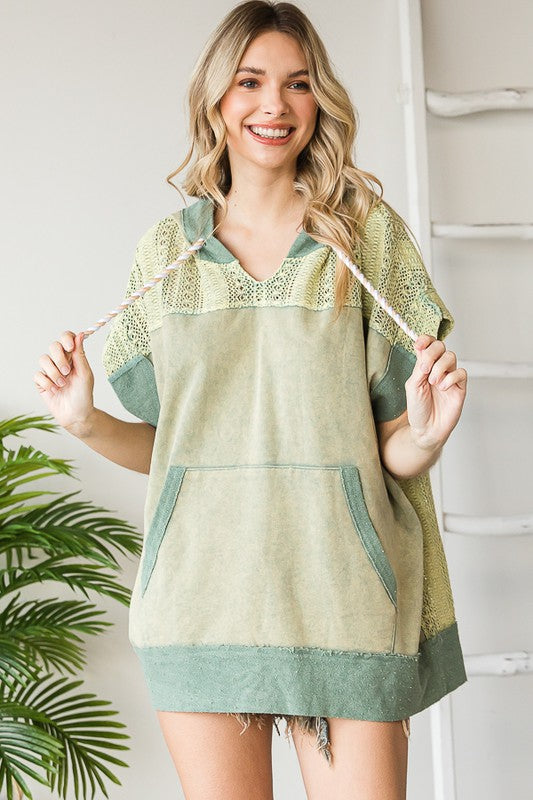 WASHED CONTRAST YOKE HOODED SHORT SLEEVE TOP