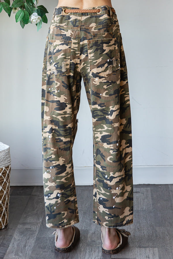 WASHED DISTRESSED CAMOUFLAGE PANTS