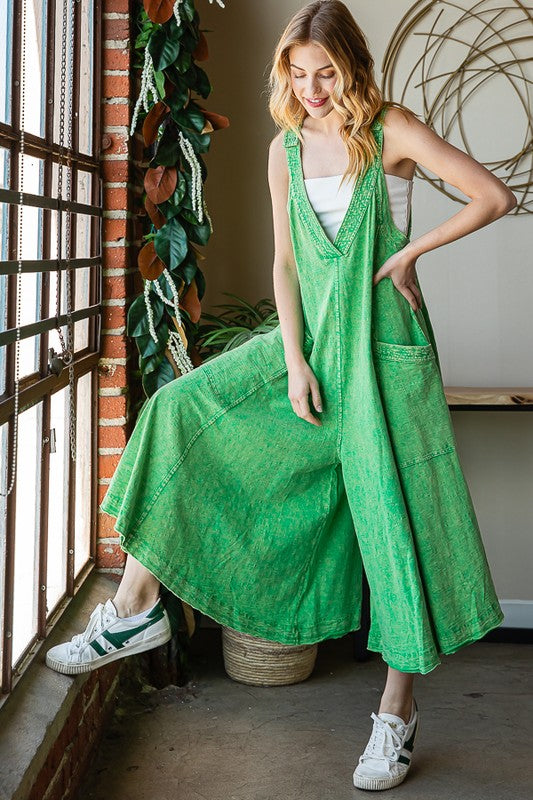 WASHED SLEEVELESS FRONT POCKET WIDE LEG ROMPER